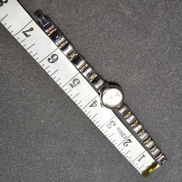 Carriage Ladies Quartz Fashion Watch Silver / Gold Tone Working shows signs of w - Picture 9 of 9